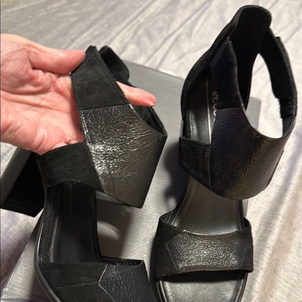 Ecco Black Sandals with Platform Sole and Ankle Strap Comfortable and Soft - Picture 6 of 9